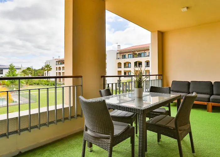 アパート T2 Novo E Espacoso Em ヴィラモウラ